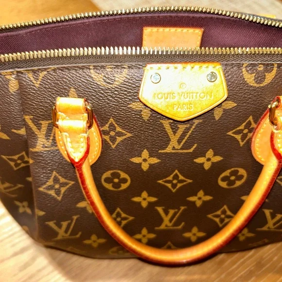 Louis Vuitton Turenne - Picture 7 of 11